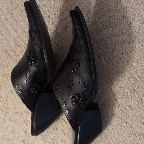 BCBG Cowboy Leather Slides - Picture 7 of 9